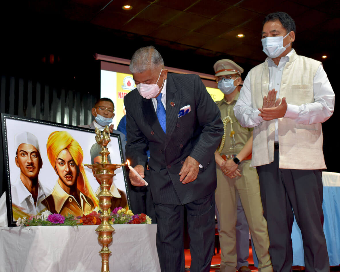 Governor participates in Shaheed Diwas