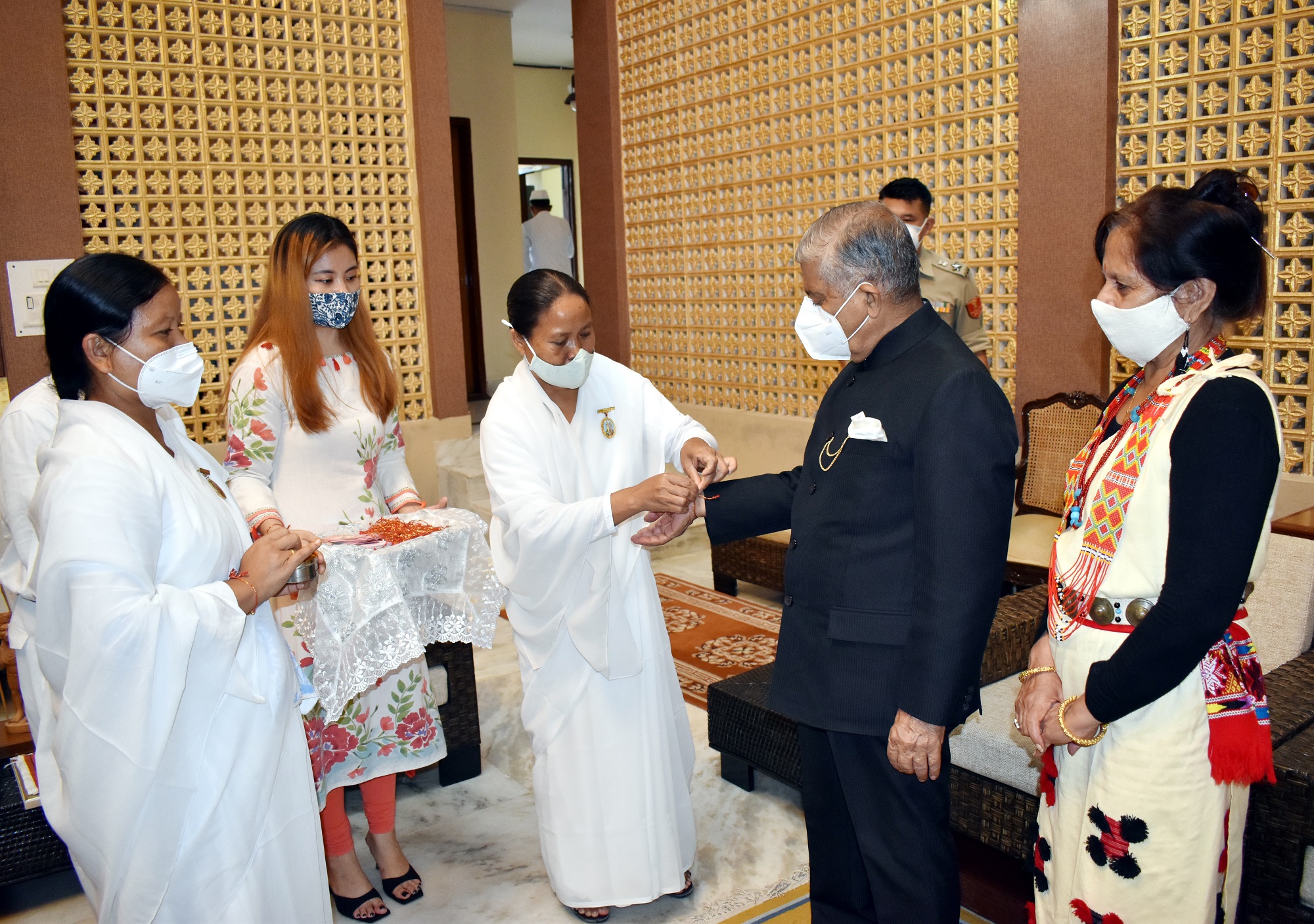 Governor conveys greetings on Raksha Bandhan