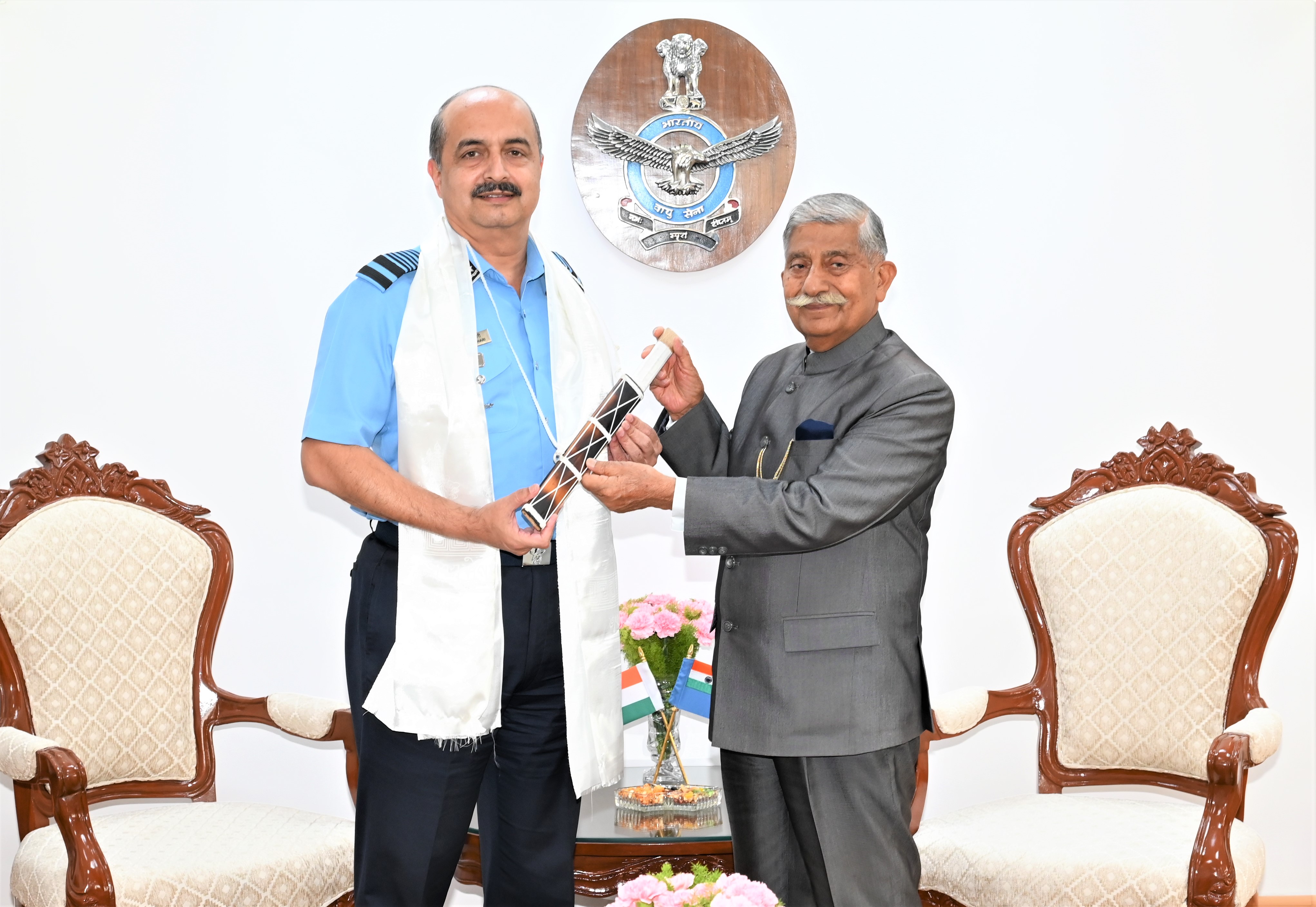 Guv meets the Chief of the Indian Air Force, Air Chief Marshal V.R. Chaudhari, PVSM, AVSM, VM, ADC at New Delhi 