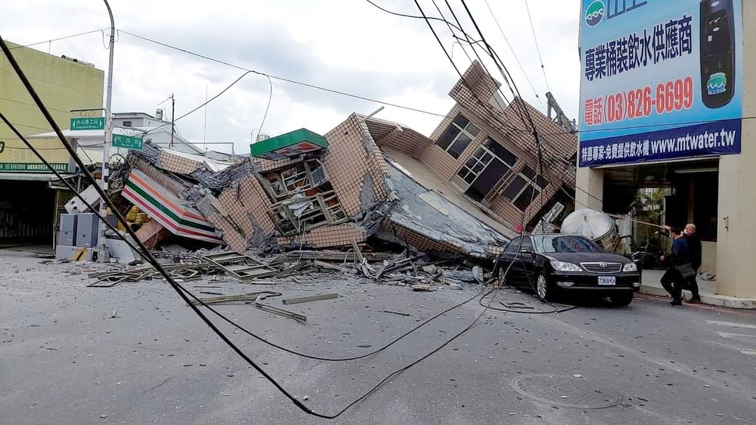 A strong earthquake of 6.9 magnitude hits Taiwan.