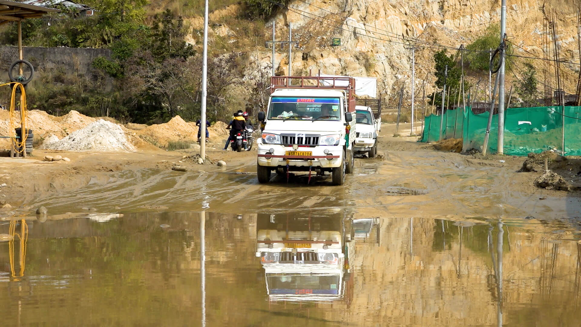 Commuters’ daily dose of trouble; road leading to Ganga Lake and State Biological Park in pathetic condition.