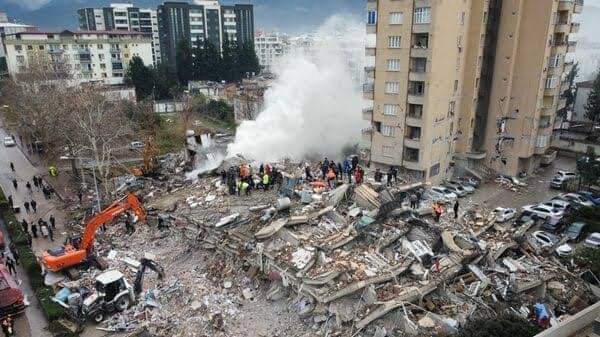 Powerful Earthquake kills at least 3000 people in Turkey and Syria. 