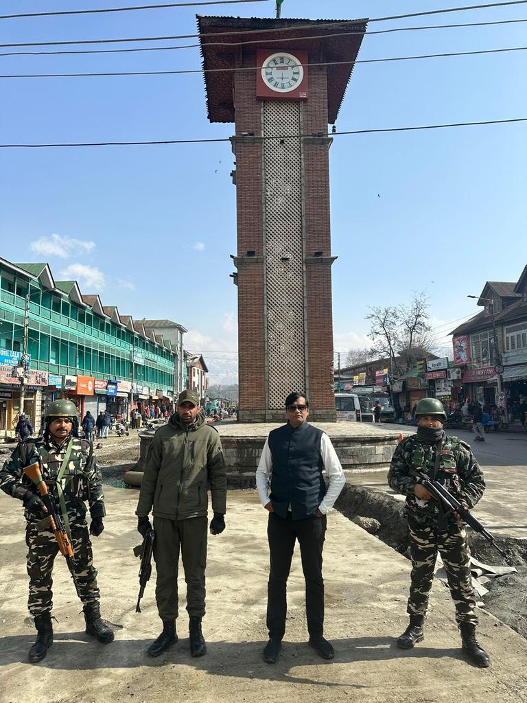 Conman poses as PMO official in Srinagar, apprehended.